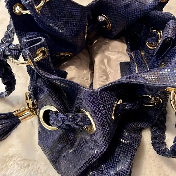 Michael Kors Blue /Black Monochrome Python-Embossed Leather Tassel Hobo - Picture 3 of 9